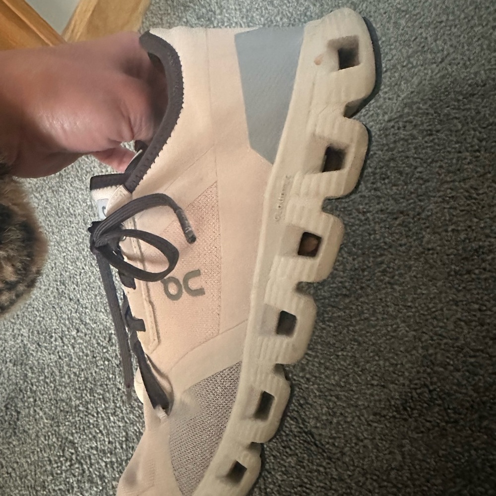 On Running Cloud Sneakers in Gray/pink and White - Picture 4 of 7